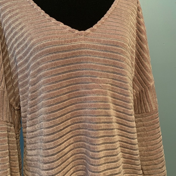 Sweater - Picture 1 of 4